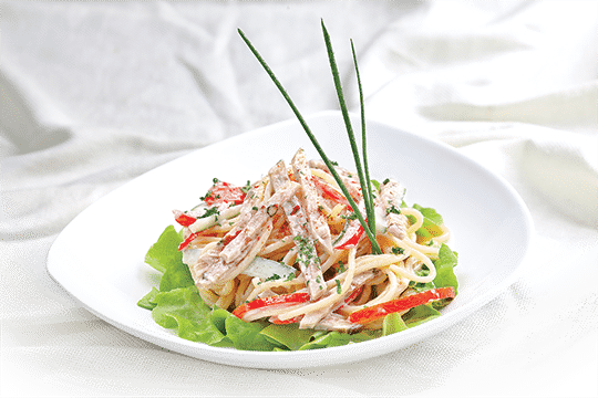 Salad mì Ý với giò thủ