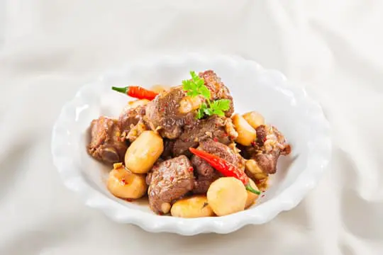 Sườn kho củ năng