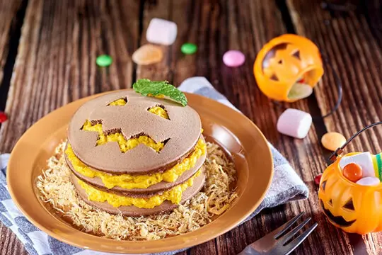 Pancake xốt bí đỏ phô mai