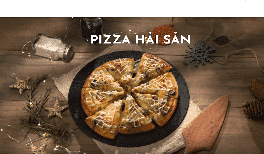 Bé thích mê bữa tối với món Pizza hải sản Mẹ làm