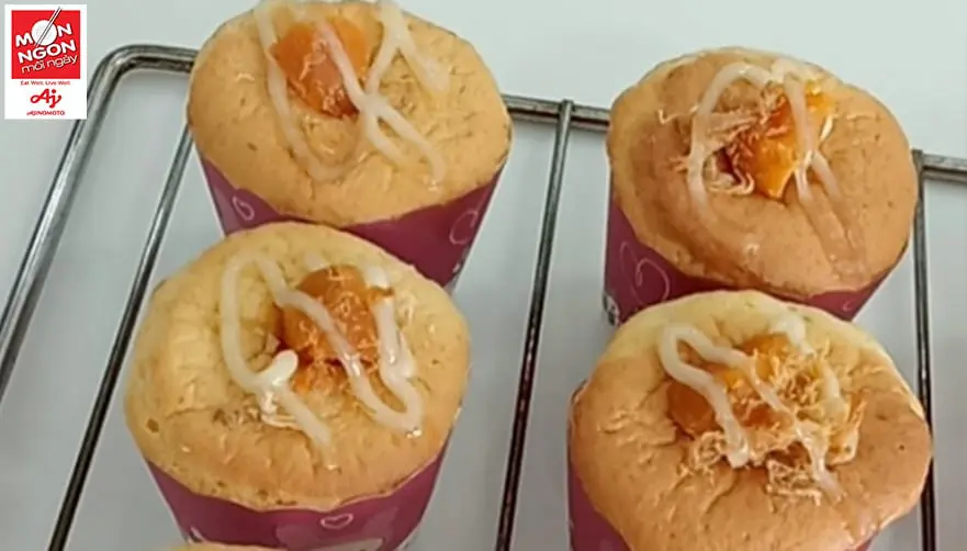 Bánh cupcake trứng muối chà bông phô mai