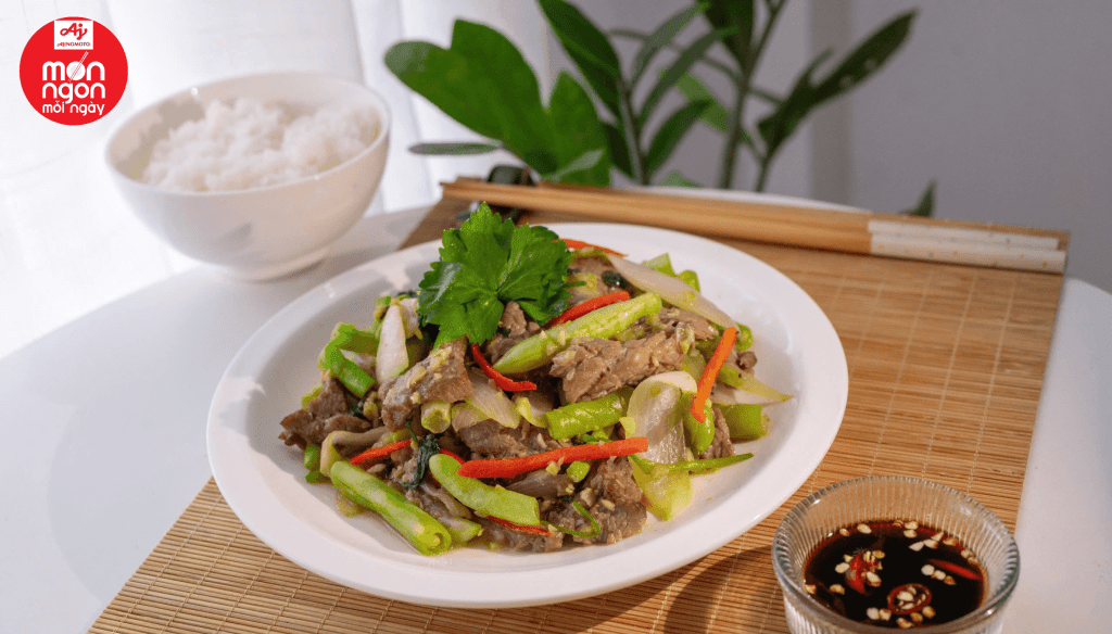 Thịt bò xào đậu cove giòn ngọt đậm đà, món xào ngon dễ làm cho bữa cơm gia đình