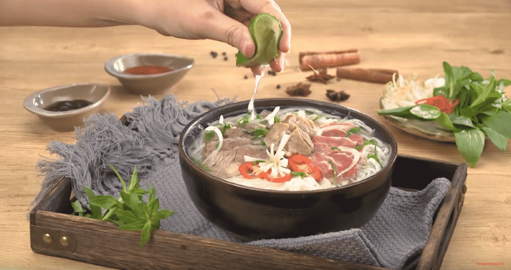 Cách nấu phở bò bắp hoa cả nhà ai cũng tắm tắc khen ngon