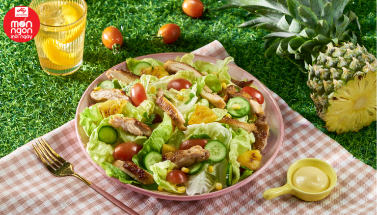 Salad gà nướng thơm