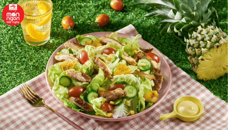 Salad gà nướng thơm