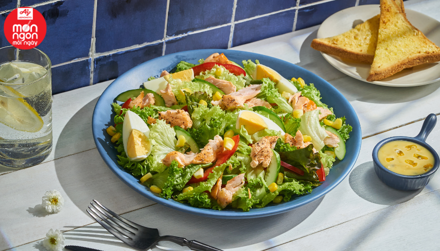 Salad cá hồi nướng xốt mayo