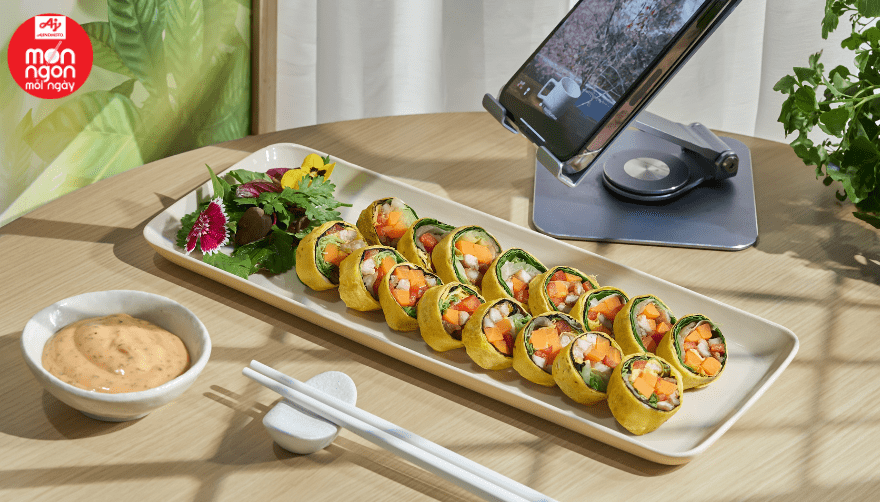 Rong biển cuộn thịt xốt mayo