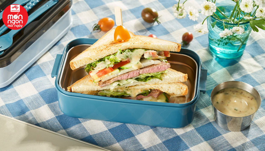 Sandwiches bò xốt mè rang