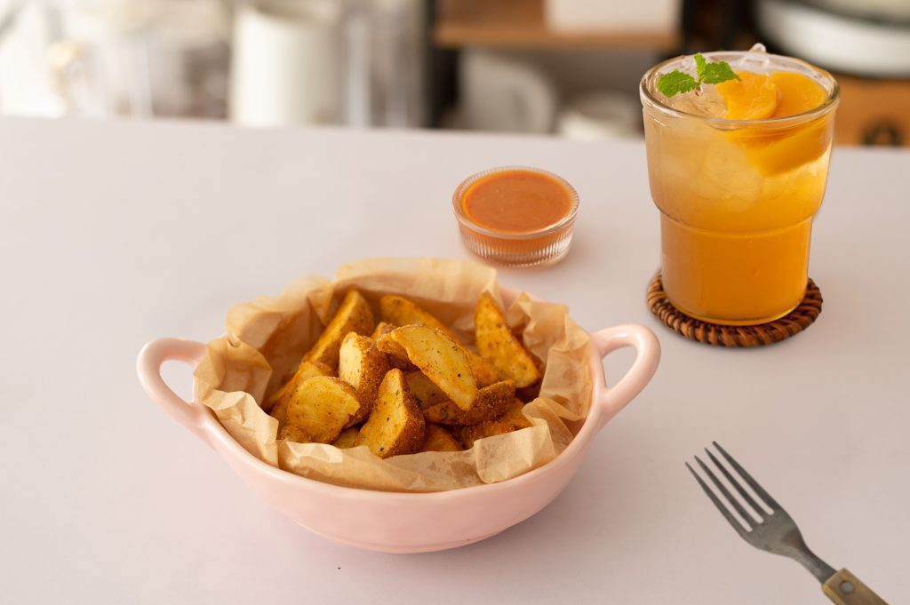 Khoai tây lắc phô mai giòn rụm, béo thơm cho món ăn vặt