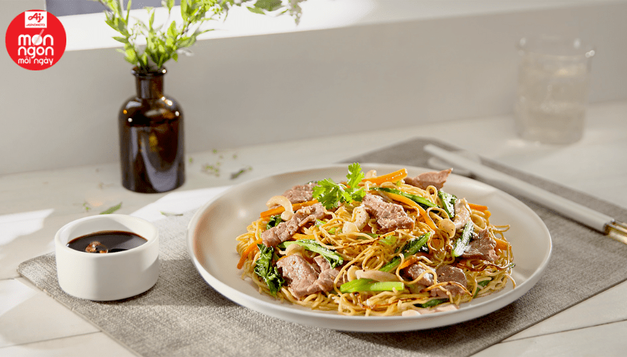 Mì xào bò rau củ
