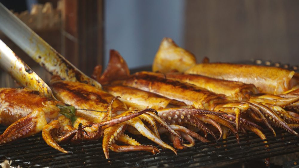 Mực nướng sa tế chuẩn vị nhất khi chế biến bằng bếp than