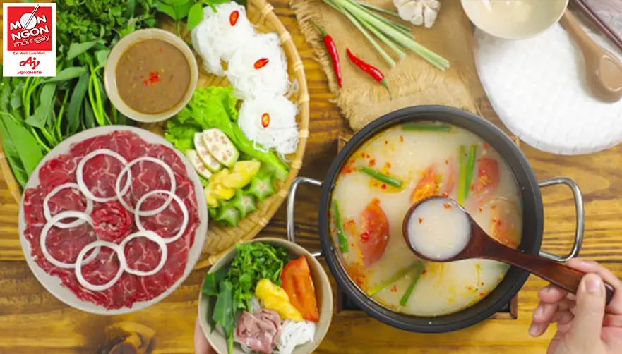 Bắp bò nhúng mẻ có vị thanh chua vừa phải, phù hợp để mở đầu cuộc nhậu