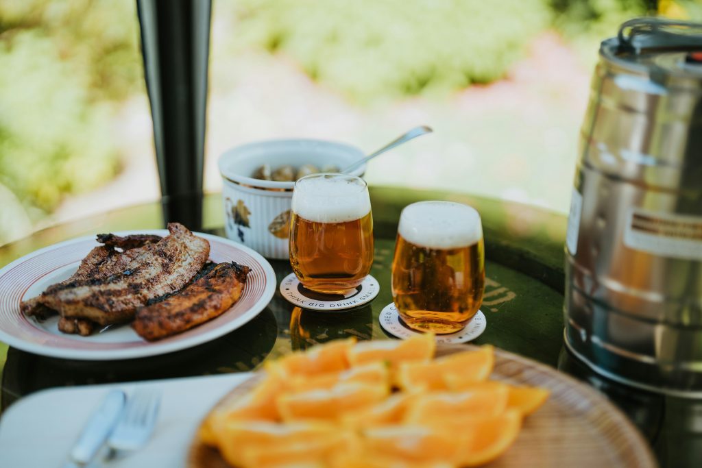 Các món nhậu là thứ không thể thiếu trong các bữa gặp mặt, đặc biệt là trong các buổi có sử dụng cồn