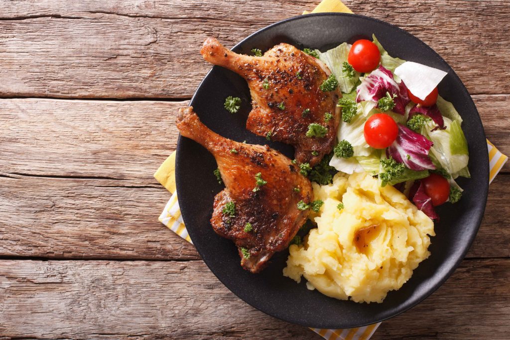 Khoai tây nghiền là lựa chọn lý tưởng để ăn kèm với Gà Tây nướng ngày Giáng sinh