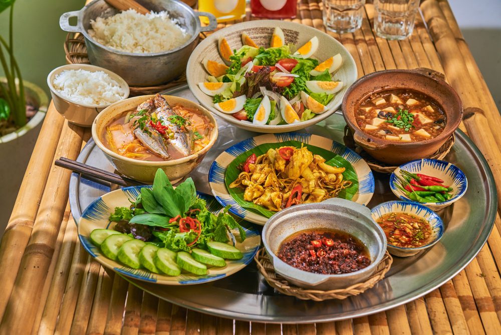 Mâm cỗ 8 món ngon đưa bạn chu du từ vùng đất sông Hồng đến núi rừng Tây Bắc