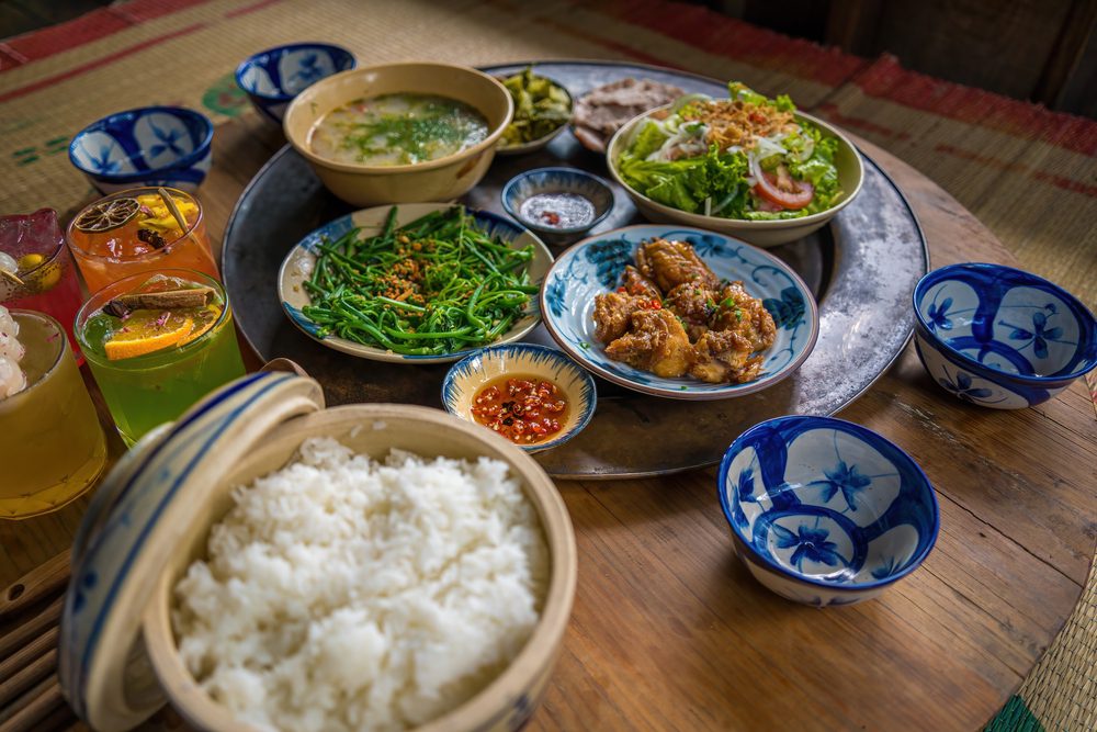 Mâm cơm gia đình đủ vị giúp nâng niu hơi ấm của ngôi nhà