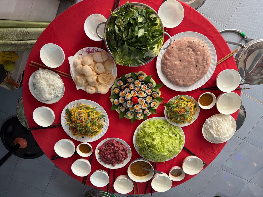 Các món mâm cơm giỗ miền Tây không quá cầu kỳ nhưng cũng cần đảm bảo chu toàn về mặt lễ nghi