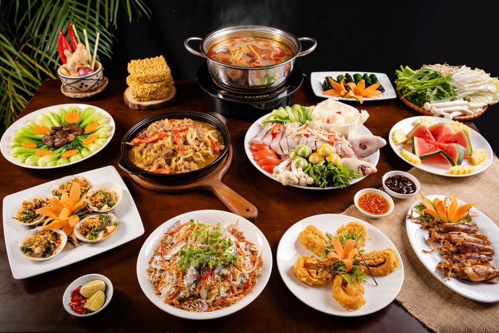 Như bao vùng miền khác, mâm cơm giỗ miền Tây có đầy đủ các món ăn thơm ngon nhằm thể hiện lòng thành kính với người đã khuất