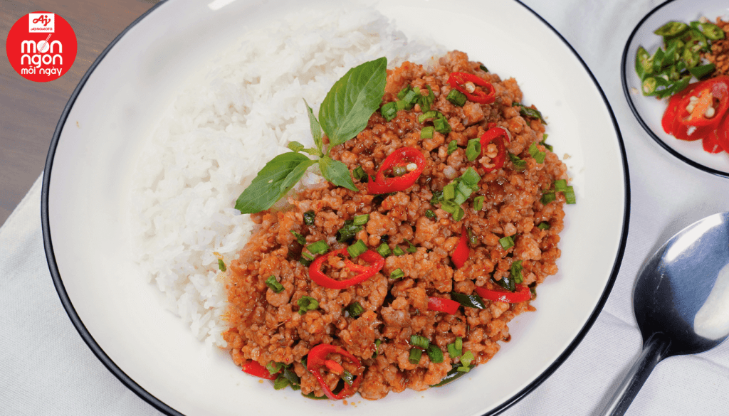 Cơm thịt xào cay