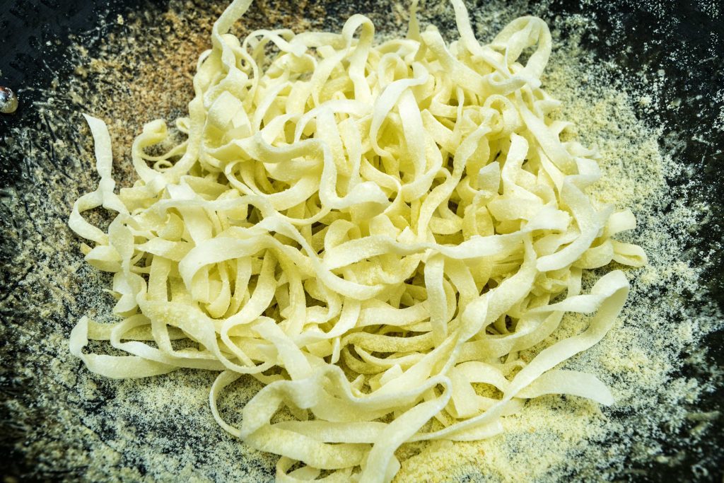 Dai dai, ngòn ngọt - Mứt dừa khiến gia vị ngày Tết thêm phần ngọt ngào, gắn kết. 