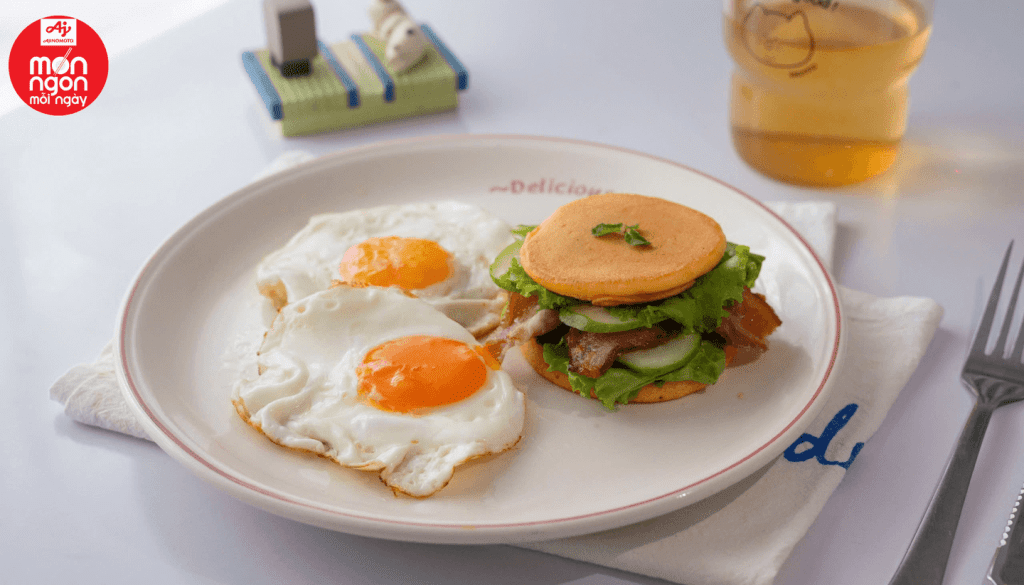 Pancake Trứng và Bacon