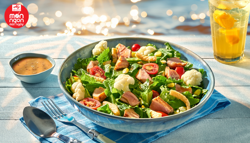 Salad cá hồi trộn bông cải trắng