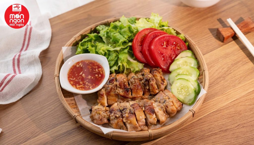 Gà nướng sả thơm lừng, da giòn thịt mềm mọng, đậm vị cho bữa cơm ăn cùng gia đình