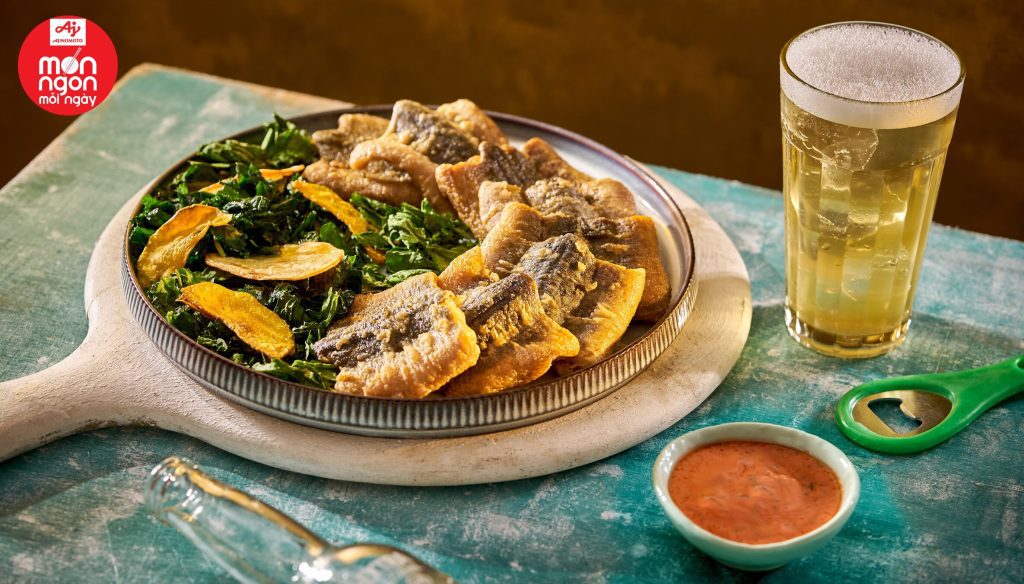 Thịt lươn mềm mọng, giòn tan, thơm mùi lá chanh, chấm xốt chua béo thích hợp những buổi nhậu