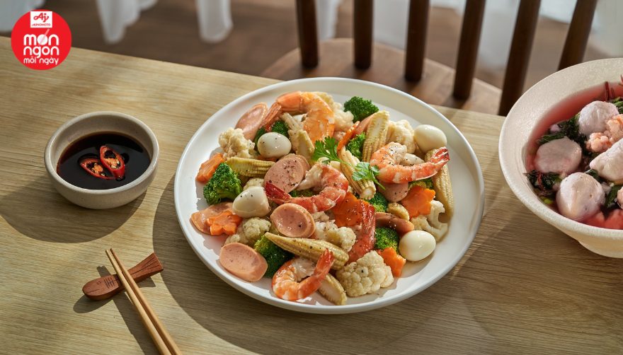 Tôm trứng cút xúc xích xào bông cải đậm vị, đủ chất, hợp bữa cơm gia đình ngon miệng