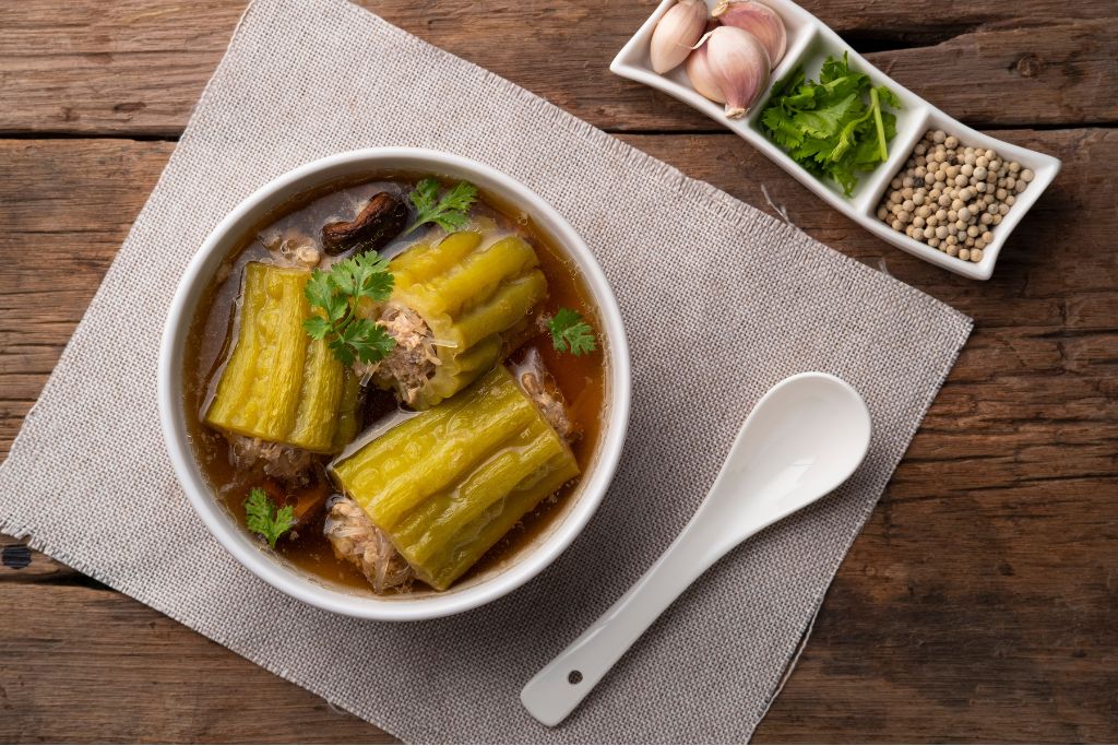 Mâm cơm gia đình miền Tây với các món quen thuộc, dễ ăn 