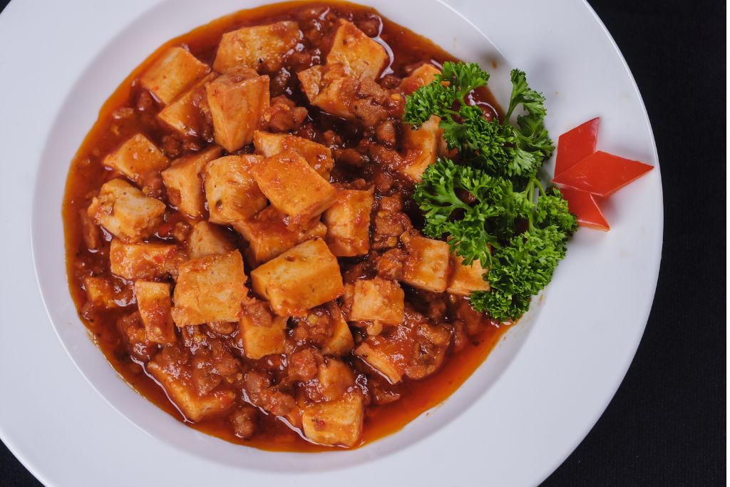 Đậu hũ sốt cà chua mềm béo, thấm vị, màu sắc hấp dẫn