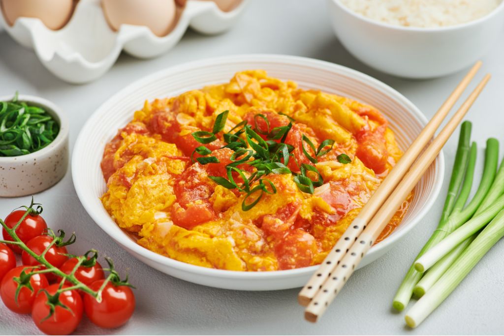 Món trứng chiên cà chua đơn giản, dễ chế biến