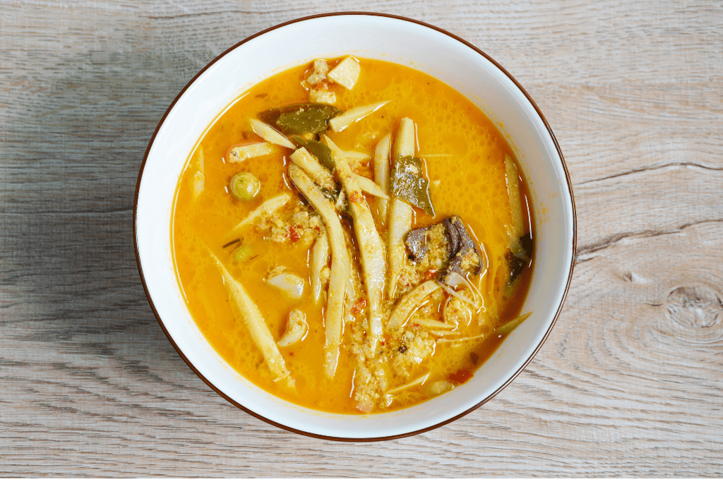 Canh chay măng chua nấm đậu hũ nhẹ nhàng
