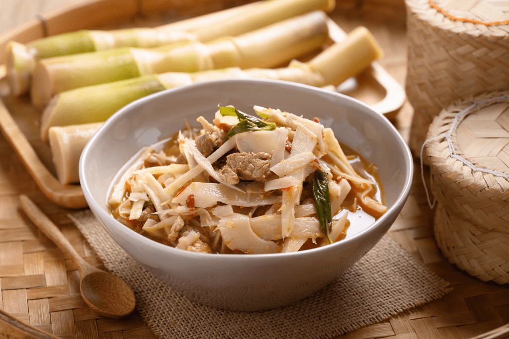 Canh măng chua sườn bò thơm ngọt đậm đà