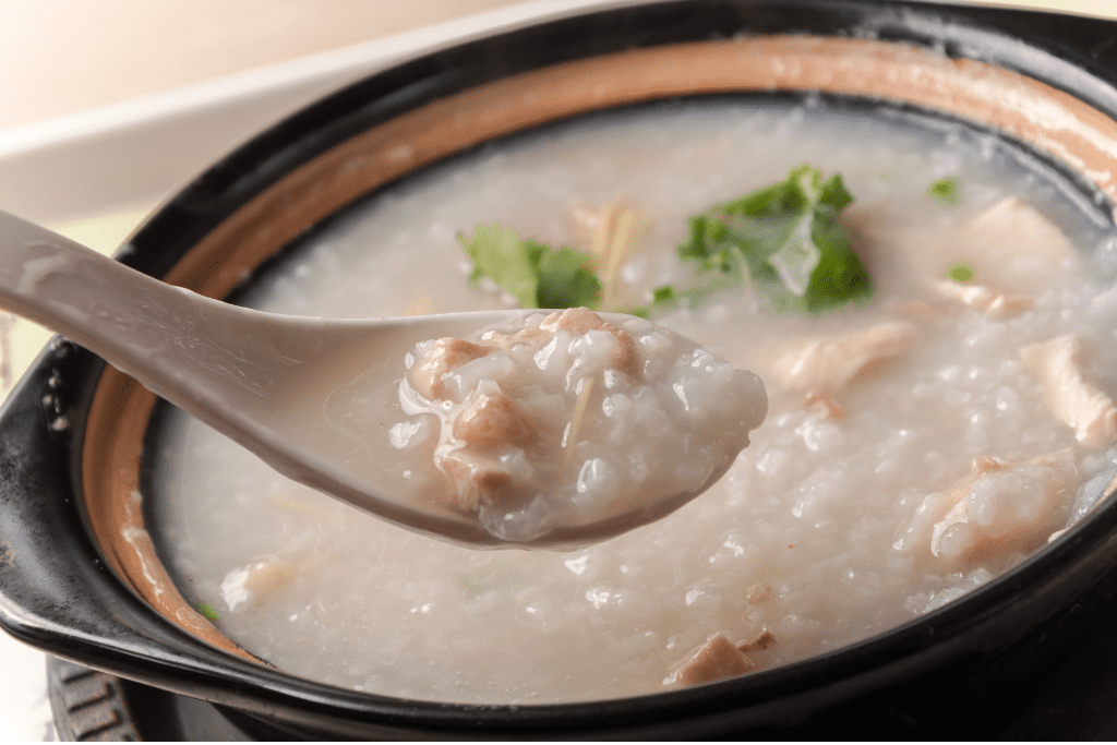 Cháo sò lông nóng hổi thơm ngọt ăn kèm gừng tiêu