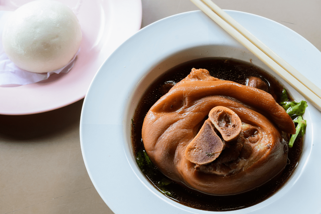 món canh giò heo nấu rau dền thanh mát dễ ăn