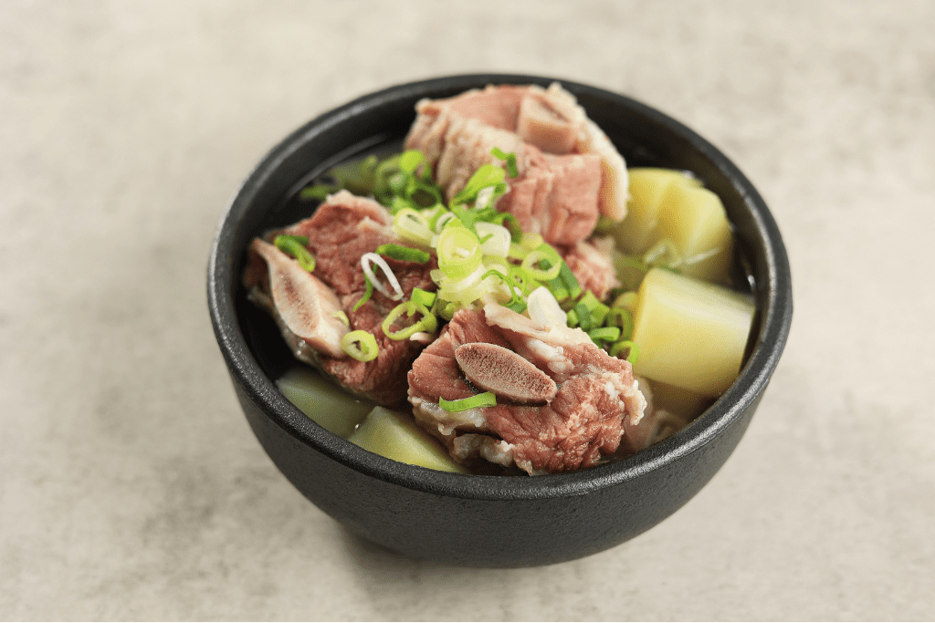  món canh su hào hầm giò heo giòn ngọt