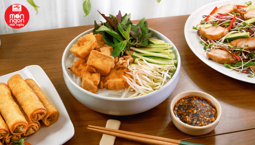 Bún nước tương đậu hũ thanh đạm, đậm vị, thích hợp cho bữa sáng hoặc bữa chay nhẹ