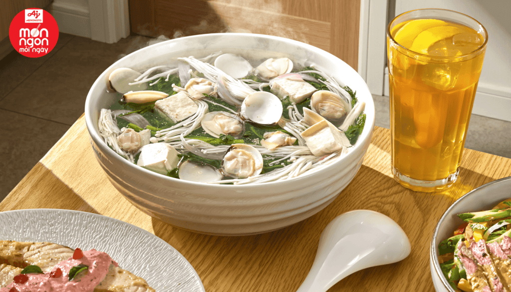 Canh nghêu nấu nấm thanh ngọt, nghêu tươi dai mềm, nấm thơm giòn cho mọi bữa cơm nhà