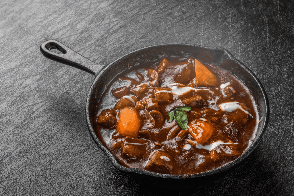 Sốt vang màu đỏ đẹp, sánh mịn và thơm mùi quế hồi