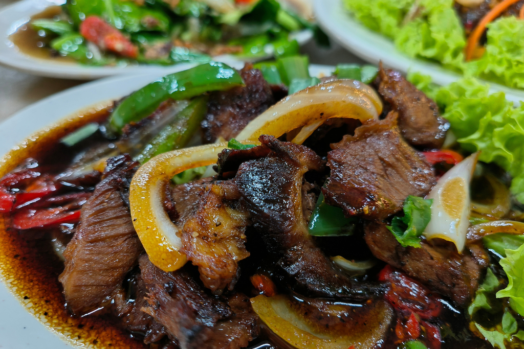 bò xào hành tây mềm thơm đậm vị