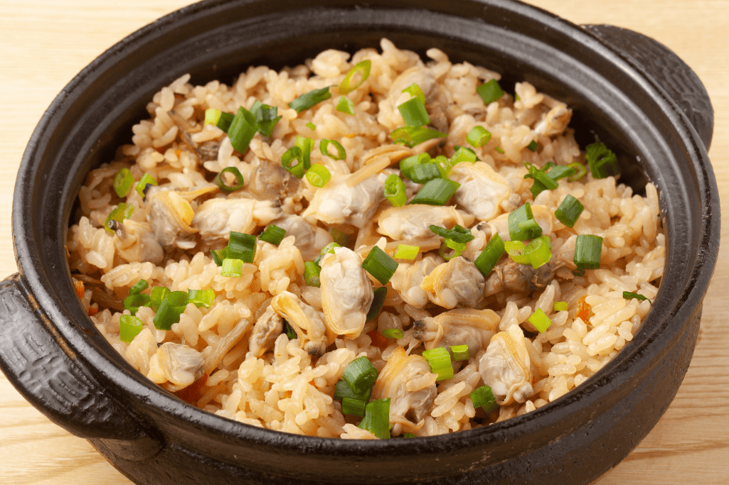 cơm hến trộn tóp mỡ kiểu Huế