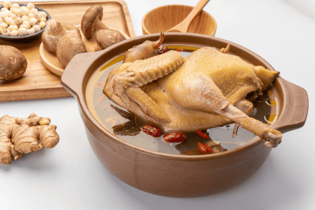 Gà tiềm sâm bổ lượng cùng nấm đông cô