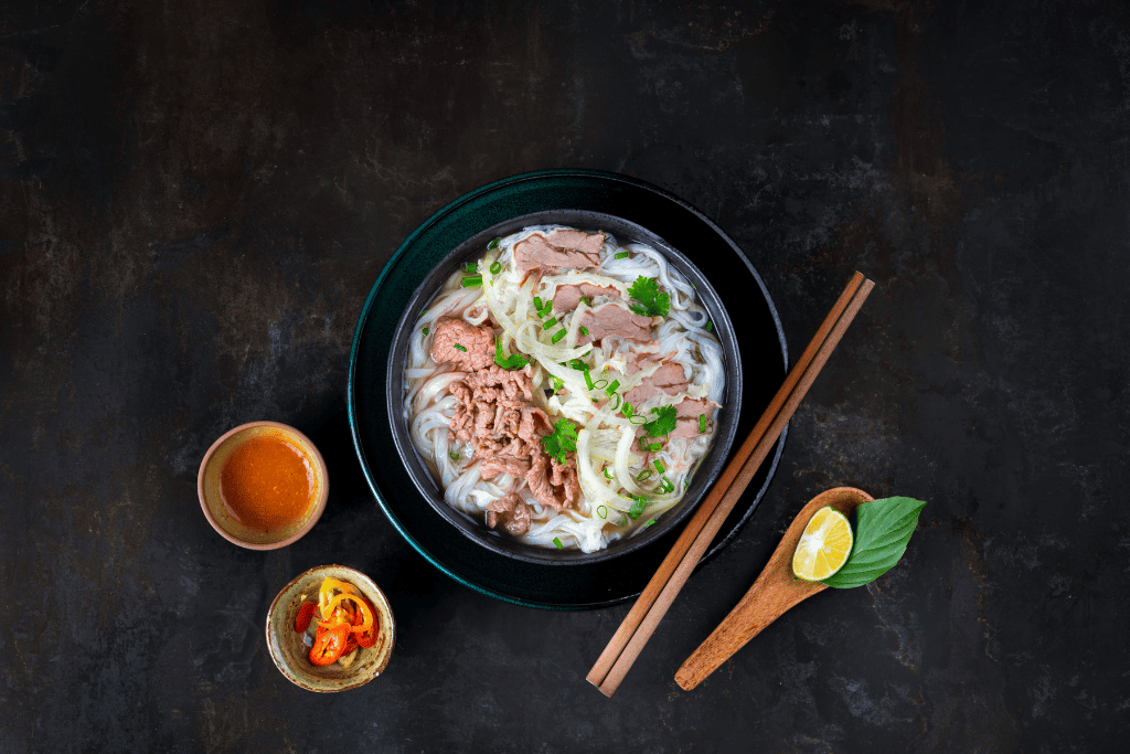 cách nấu phở bò ngon kiểu Hà Nội hầm xương truyền thống