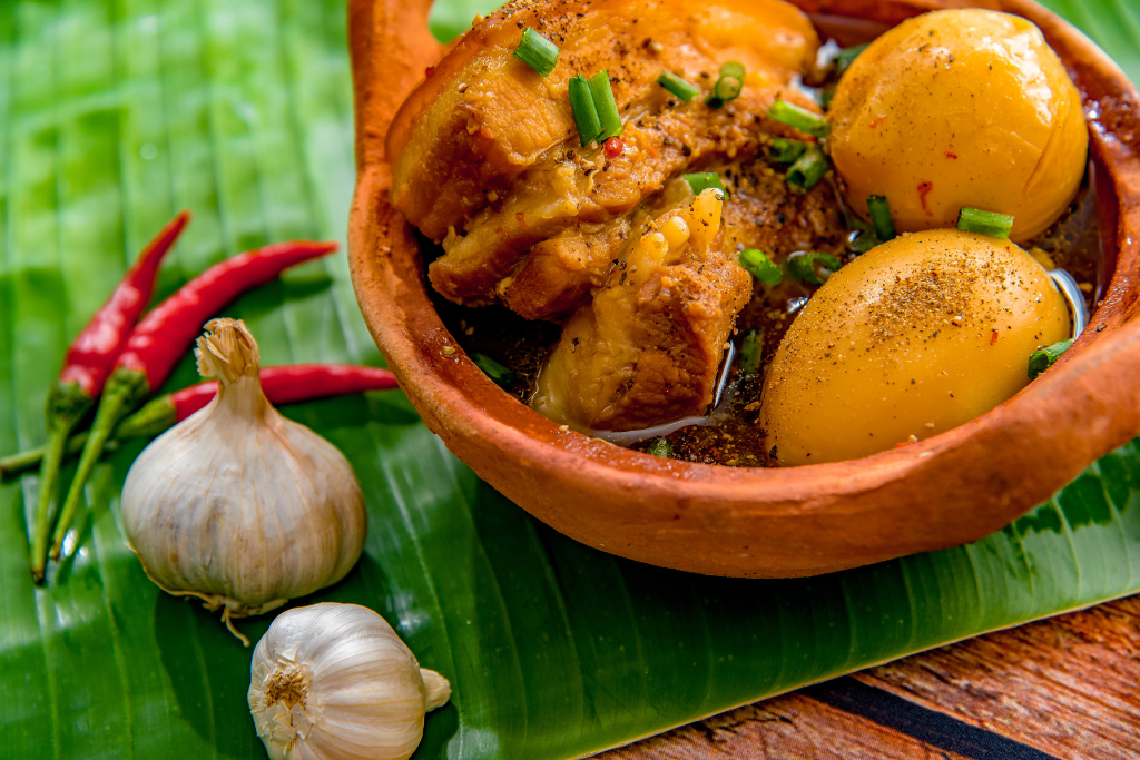 thịt kho trứng nước dừa đậm đà béo thơm