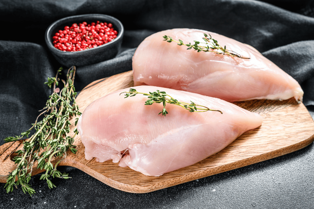 ức gà giảm cân ăn cùng rau củ và salad