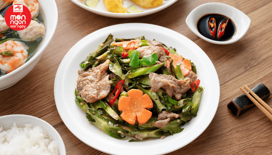 Thịt bò xào đậu rồng sa tế cay thơm, bò mềm ngọt, đậu rồng giòn ngon, hợp bữa cơm gia đình