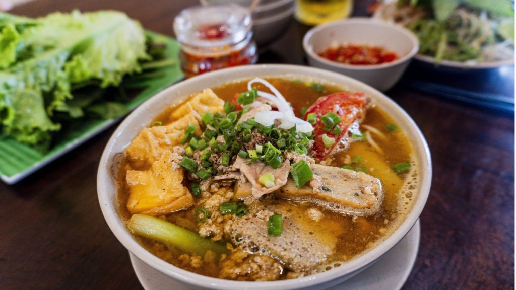 bí quyết nấu bún riêu cua nước dùng trong