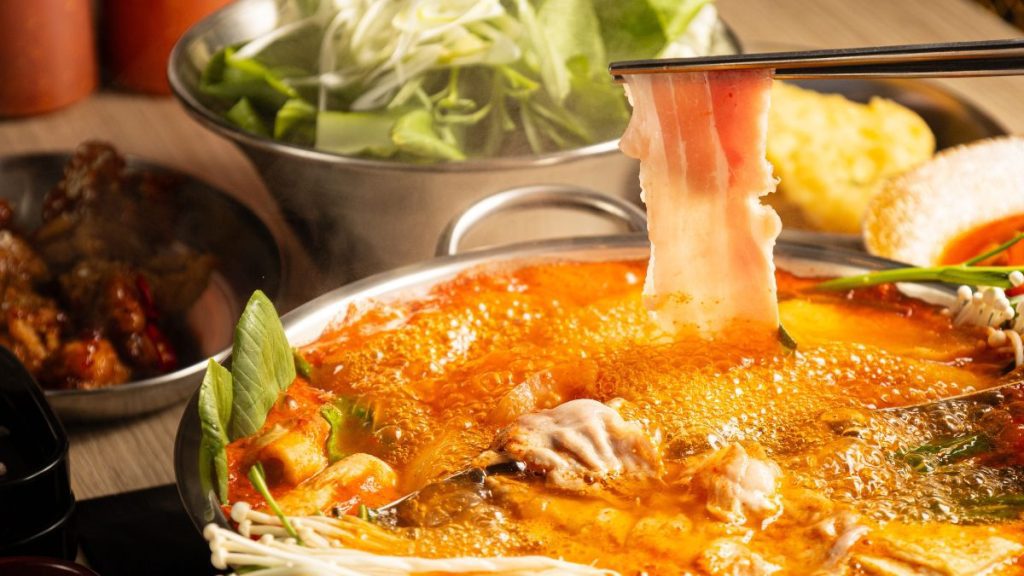 lẩu nấm kim châm thập cẩm