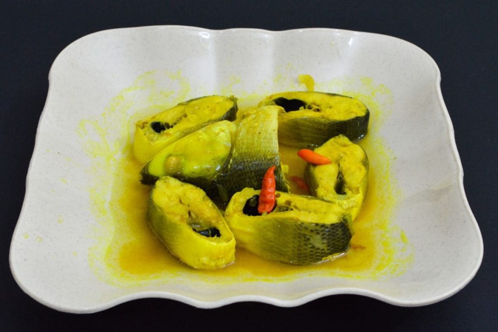 cá trê kho gừng nghệ thơm nồng